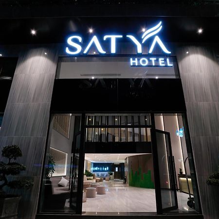Satya Da Nang Hotel Han Market Екстериор снимка