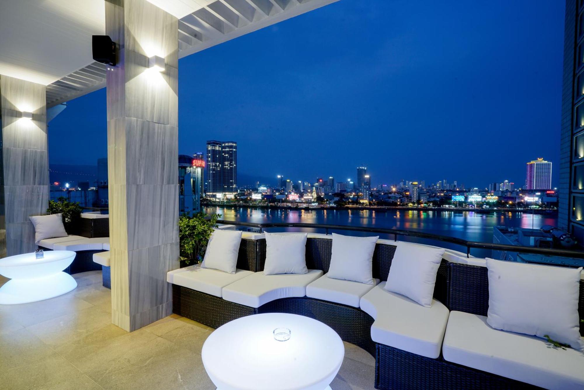 Satya Da Nang Hotel Han Market Екстериор снимка