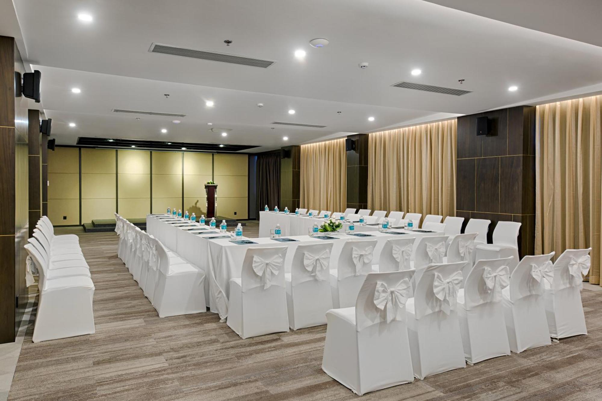Satya Da Nang Hotel Han Market Екстериор снимка