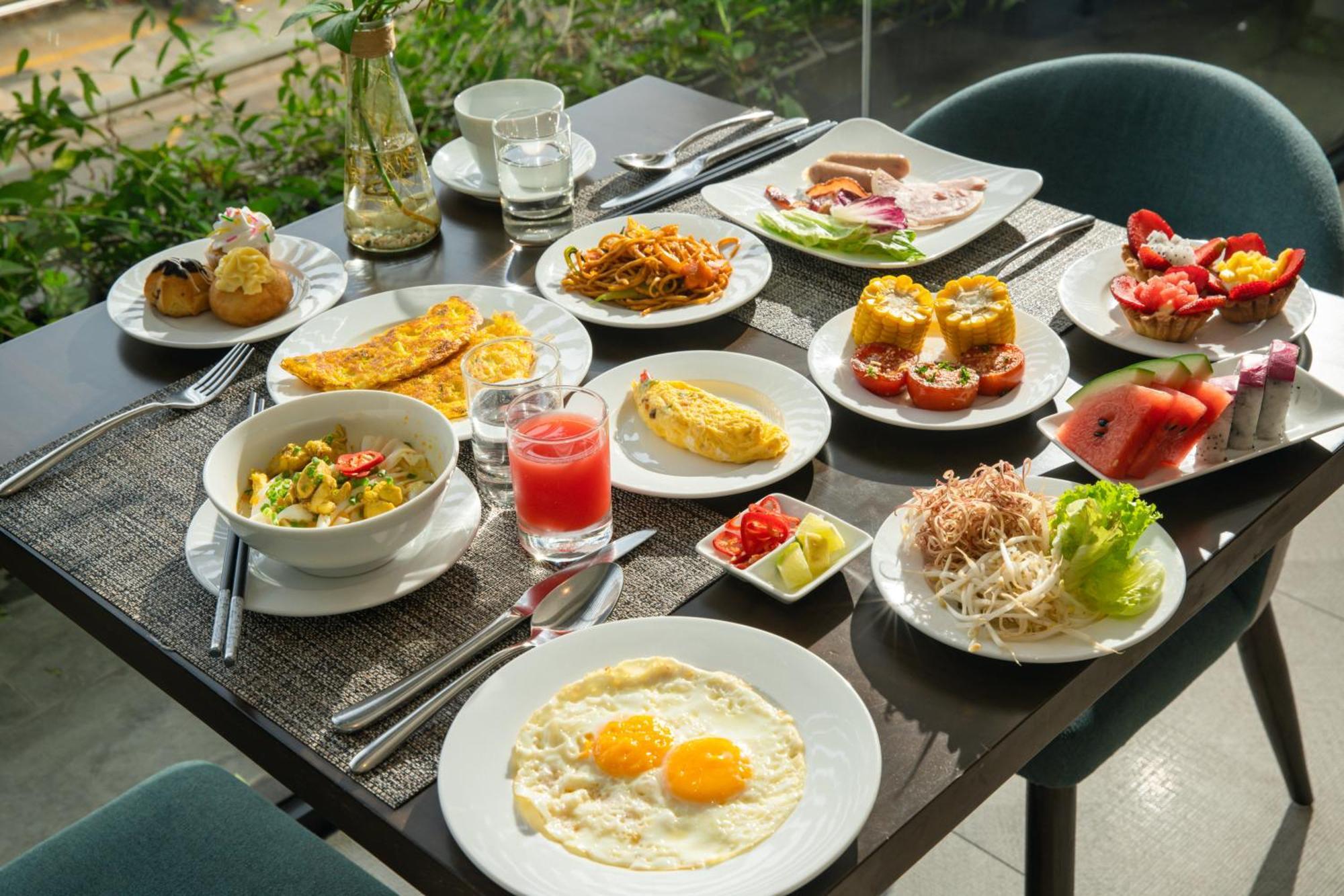 Satya Da Nang Hotel Han Market Екстериор снимка