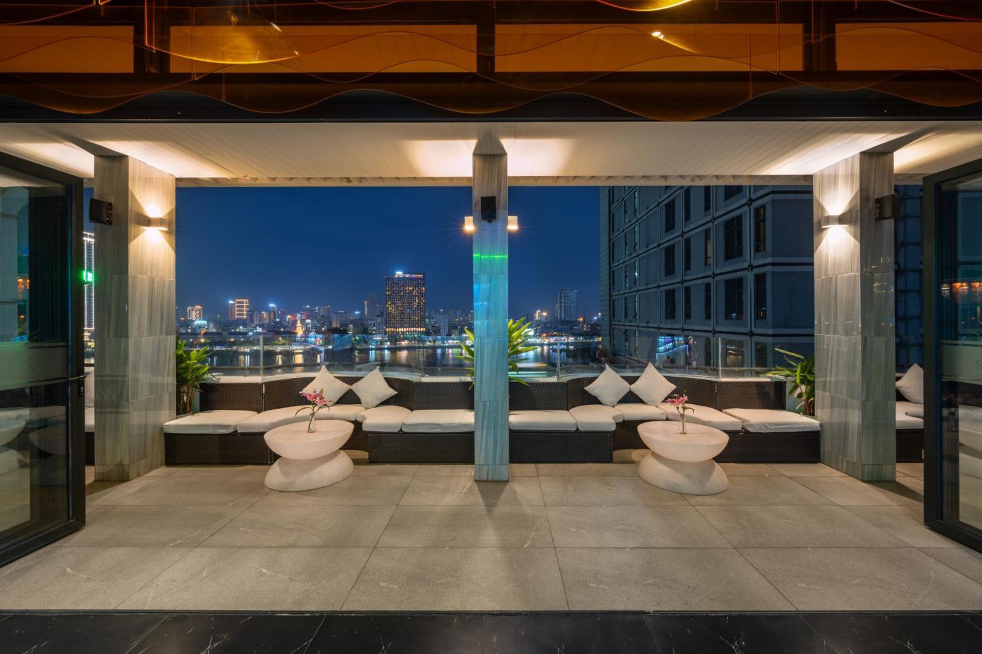 Satya Da Nang Hotel Han Market Екстериор снимка