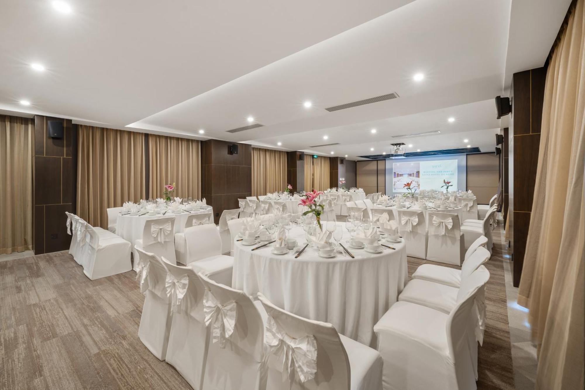 Satya Da Nang Hotel Han Market Екстериор снимка