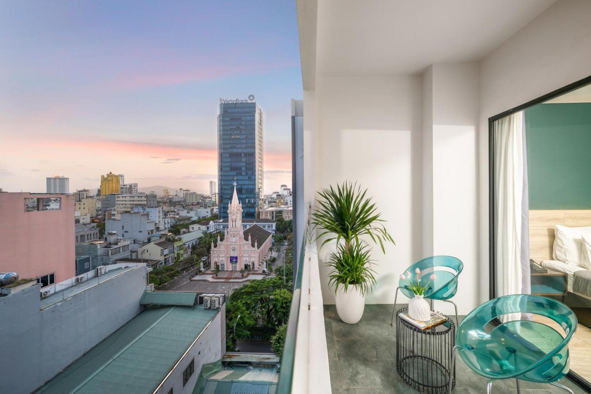 Satya Da Nang Hotel Han Market Екстериор снимка