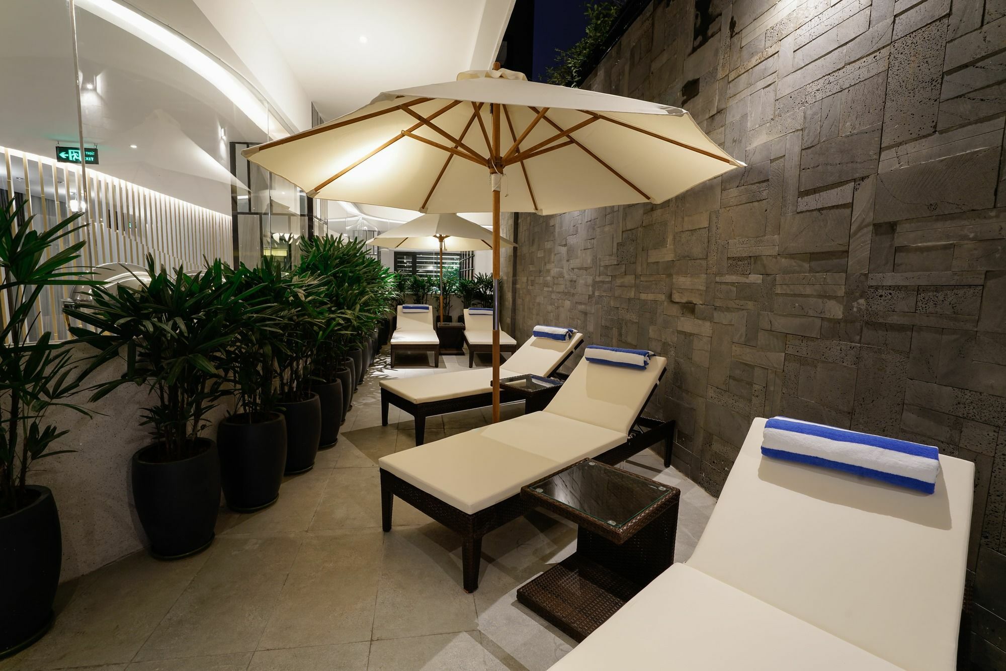 Satya Da Nang Hotel Han Market Екстериор снимка
