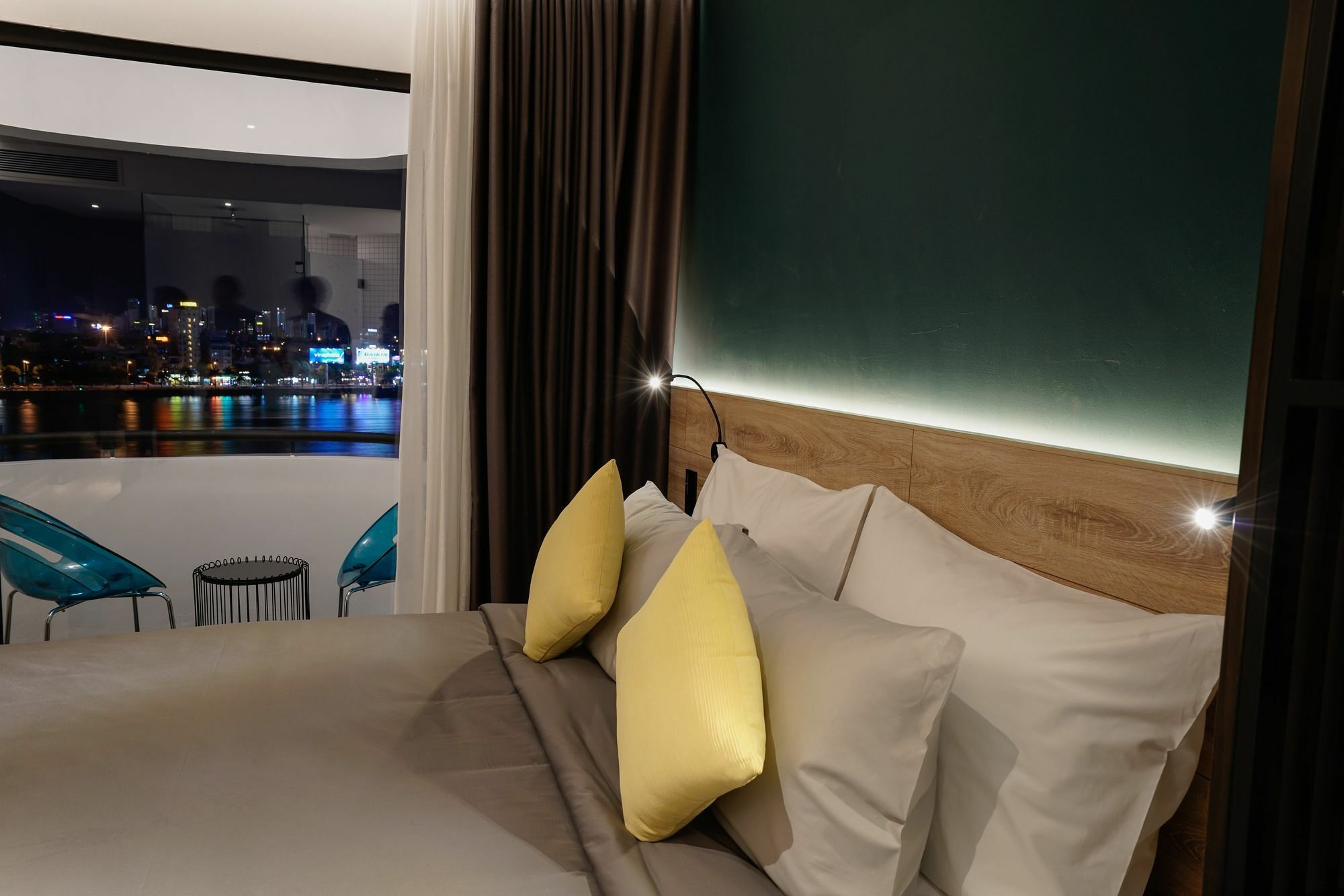 Satya Da Nang Hotel Han Market Екстериор снимка
