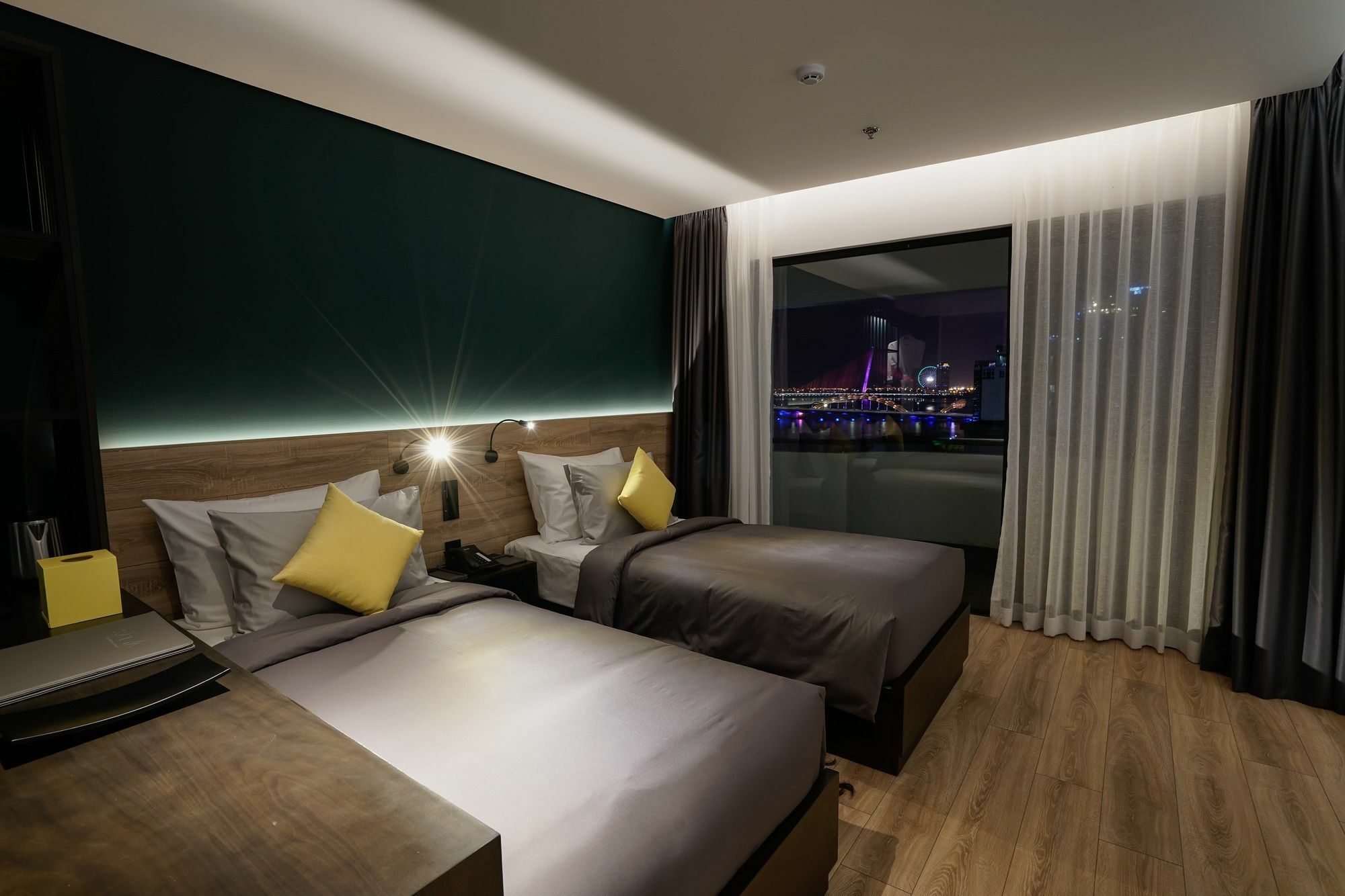 Satya Da Nang Hotel Han Market Екстериор снимка